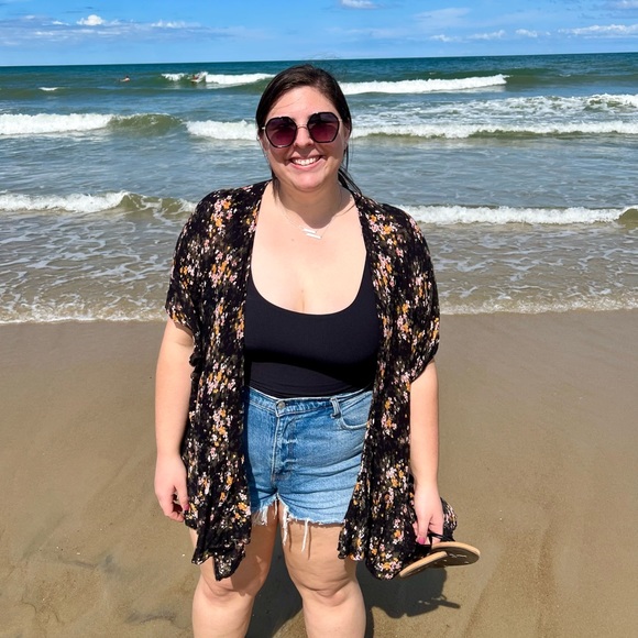 Meet your Posher, Megan - Picture 2 of 3